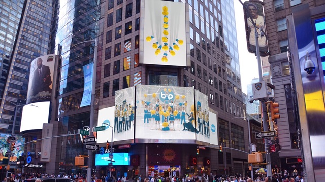 BiP reklamları New York'un meşhur Times meydanında yayınlanıyor.