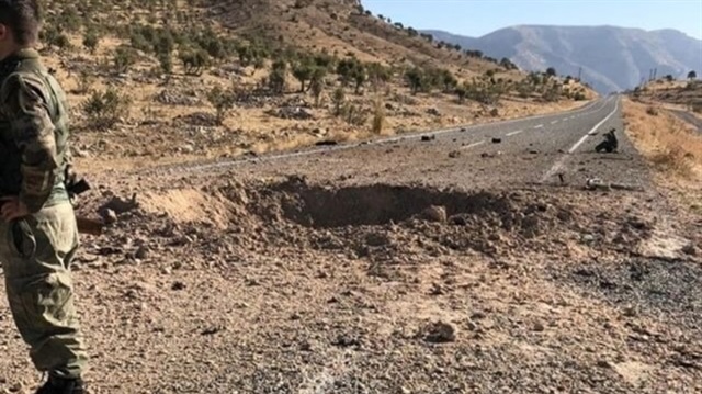 PKK'lı teröristler yola tuzakladığı patlayıcı ile 8 askerimizi şehit etti.
