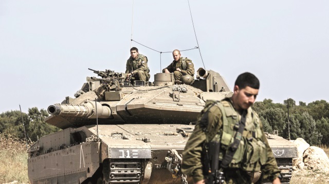 Gazze sınırını keskin nişancılar ve zırhlı birliklerle takviye ediyor