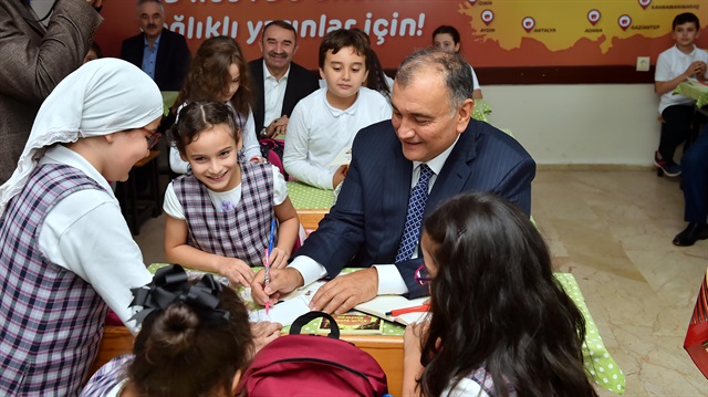 Yıldız Holding Yönetim Kurulu Başkanı Murat Ülker, Rize Merkez Türkiye Odalar ve Borsalar Birliği İlkokulu’nu ziyaret etti. 