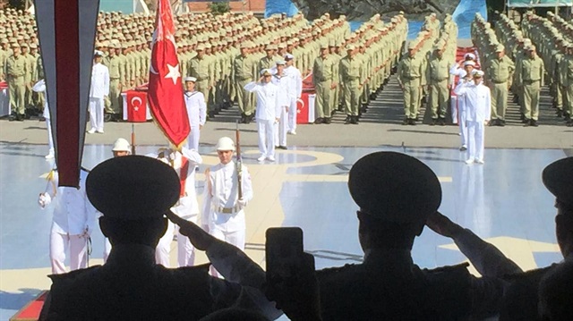 Bedelli uygulamasından ilk celp döneminde yararlanan askerlerin yemin törenine aileleri de katıldı.