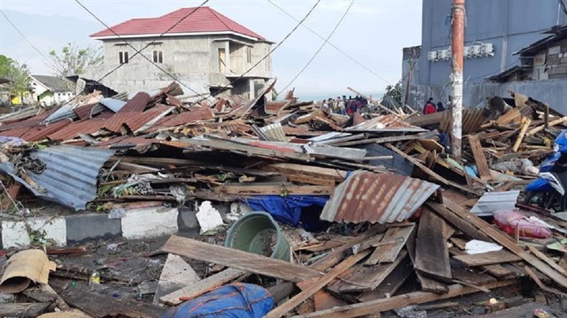ارتفاع حصيلة ضحايا زلزال و تسونامي إندونيسيا إلى 1571 قتيلا