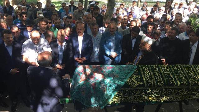 Kılınan cenaze namazının ardından Şefika Karaman naaşı toprağa verildi.