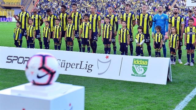 Fenerbahçe-Başakşehir maçında Slimani, takım arkadaşı Neustadter'i teknik ekibe şikayet etti.