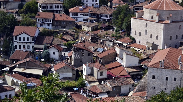 Tarihi Çarşı'da 67 dükkanın restorasyon çalışması da gerçekleşecek.