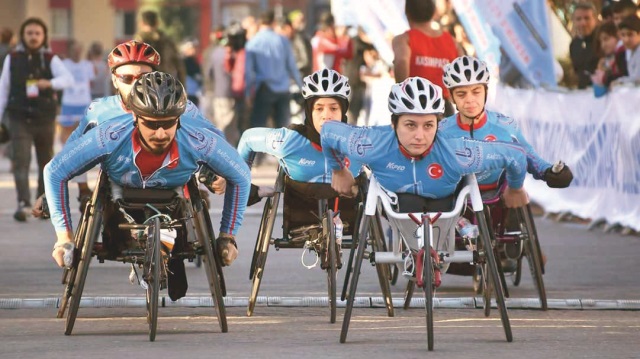 Ömer Cantay, 17 yıldır Türkiye Paralimpik Atletizm Şampiyonluğunu göğüslüyor