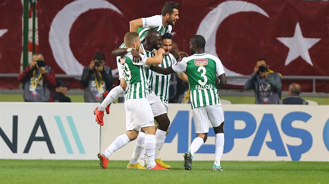 في ختام مباريات الجولة الثامنة للدوري التركي الممتاز لكرة القدم.

