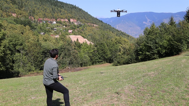Drone ile ormana tohum ekiyorlar.