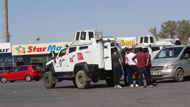 Çaldıkları asansör panosu için kavga ettikleri ortaya çıkan 4 kişi, ifadeleri alınmak üzere Nusaybin Emniyet Müdürlüğü'ne götürüldü.