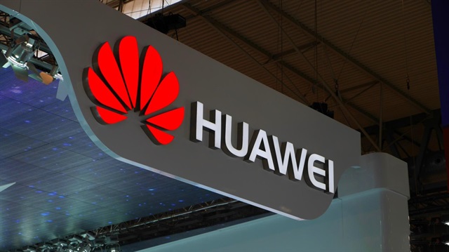 Huawei'in geliştirdiği SuperCharge adaptörü şarj süresini yarı yarıya kısaltacak.