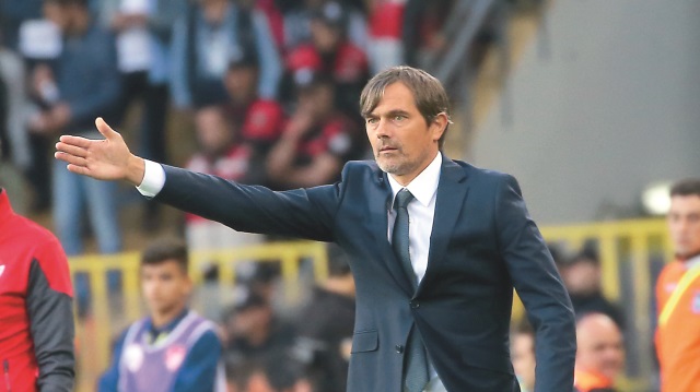 Hollandalı teknik adam Phillip Cocu ile yol ayrımına gelindi