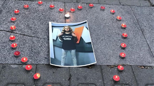 Cinayete kurban giden Bulgar Gazeteci Viktoriya Marinova şehir meydanında anıldı.