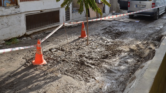 Su kazısı için yolu açan belediye ekipleri buldukları parçaların ardından Emniyet güçlerine haber verdi.