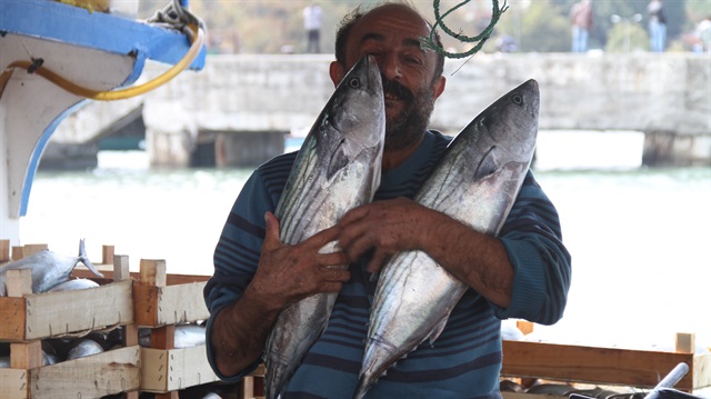 21 yıldır balıkçılıkla uğraşan Yasin Birinci, limana tonlarca balıkla dönmenin mutluluğunu yaşadı.
