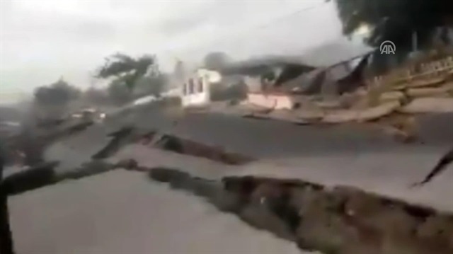 مقطع فيديو يظهر الذعر لحظة وقوع زلزال إندونيسيا