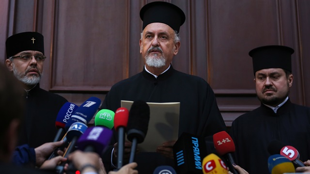 Fener Rum Patrikhanesi'ni temsilen gazetecilere açıklama yapan Fransa Metropoliti Emanuel, Ukrayna Ortodoks Kilisesi'nin bağımsızlık (otosefal) talebini tanıdıklarını açıkladı.