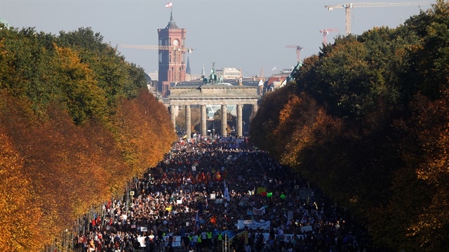 Protesters march during the "#unteilbar", demonstration which aims to 'rise up against discrimination,poverty, racism, sexism, and nationalism' in berlin