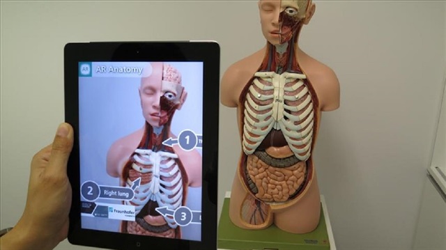 Artırılmış gerçeklik teknolojisinin cerrahi prosedürlere kadar pek çok uygulamada kullanılabileceği söyleniyor.