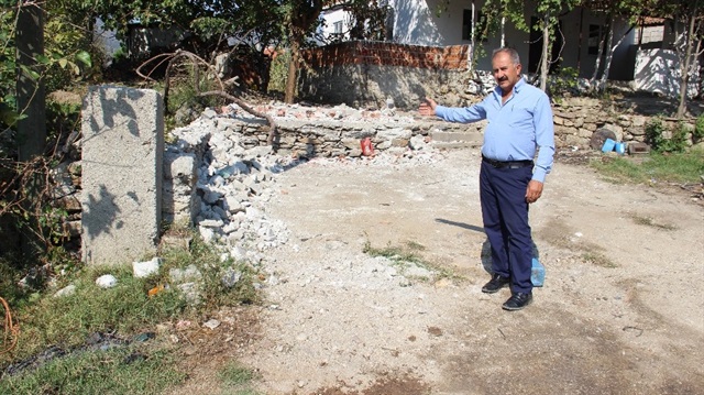 İmamın yaptığı karşısında şaşkına dönen köylüler, durumu jandarmaya ve ilçe müftülüğüne bildirdi.