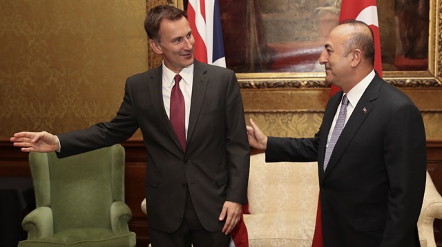 Dışişleri Bakanı Çavuşoğlu Londra’da İngiliz mevkidaşı ile görüştü