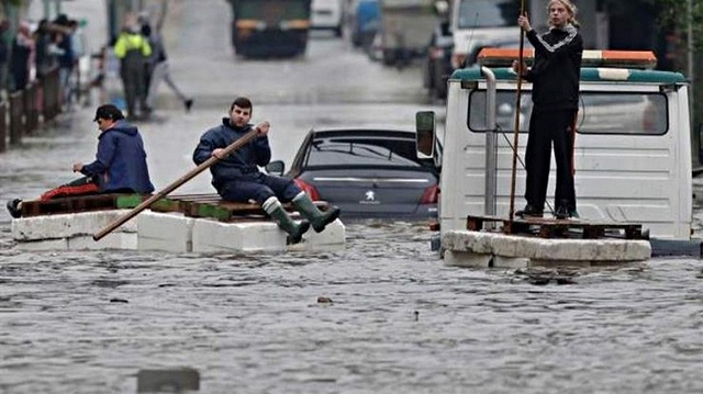 12 قتيلا حصيلة ضحايا فيضانات جنوبي فرنسا