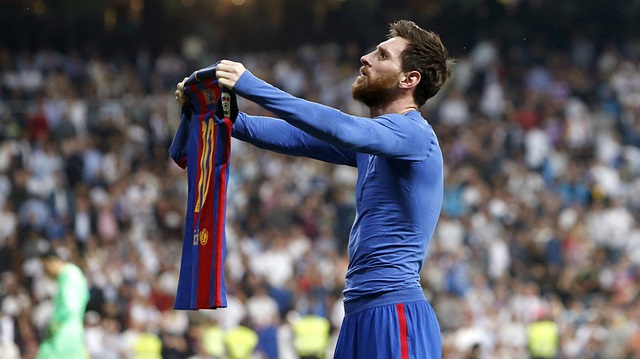 Lionel Messi, Arjantin futbolunun ve Barcelona'nın yaşayan efsanesi olarak gösteriliyor.
