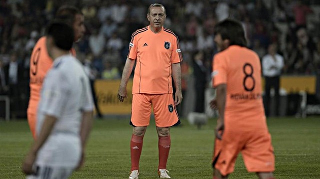 Cumhurbaşkanı Recep Tayyip Erdoğan, Başakşehir Fatih Terim Stadı'nın açılış maçında da forma giymişti.