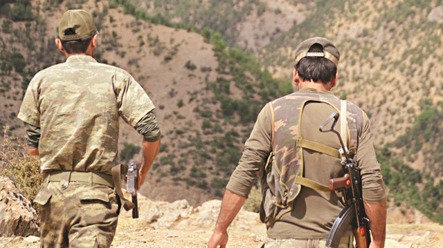 İçişleri Bakanlığı geçtiğimiz günlerde PKK ile bağlantısı tespit edilen 635 güvenlik korucusuna görevden el çektirmişti.
