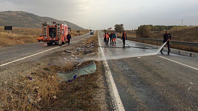 Olay yerine çok sayıda ambulans ve kurtarma ekibi sevk edildi. 