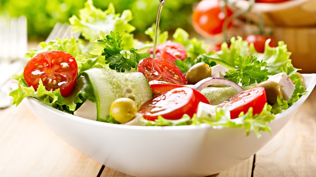 Salata hazırlarken gerek vitamin gerekse hijyen açısından bazı kurallara dikkat edilmesi gerekiyor.
