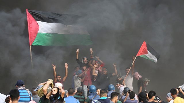 Palestinian demonstrators gather at the Israel-Gaza border fence during a protest calling for lifting the Israeli blockade on Gaza and demanding the right to return to their homeland, in the southern Gaza Strip October 19, 2018. 