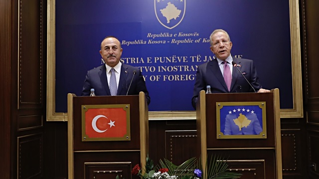 Dışişleri Bakanı Mevlüt Çavuşoğlu, Kosovalı mevkidaşı Behçet Pacolli medya mensuplarının sorularını yanıtladı.  