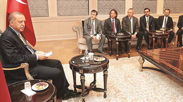 Cumhurbaşkanı Erdoğan Moldova temaslarını takip eden gazetecilerin sorularını cevapladı.