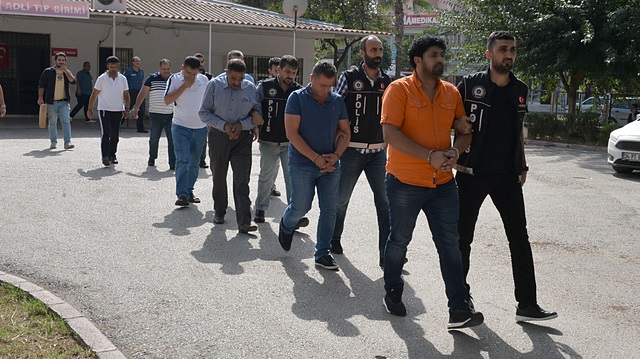 Adana'da polis tarafından uyuşturucu satıcılarına yönelik düzenlenen operasyonda, 23 kişi gözaltına alındı.