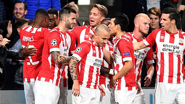 PSV Eindhoven 9 maçta aldığı 27 puanla rekorunu geliştirdi.