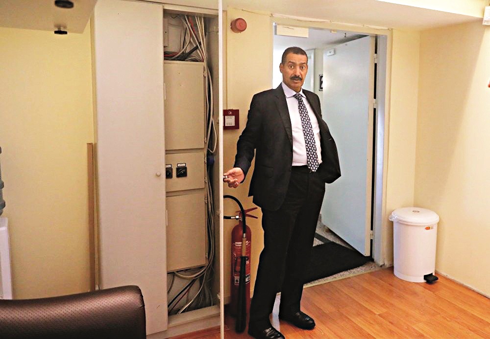 Suudi Arabistan’ın İstanbul Başkonsolosu Muhammed el-Uteybi, Kaşıkçı’nın ‘arka kapıdan çıktığını’ iddia etmişti. Cinayetin Uteybi’nin gözü önünde işlendiği sonradan ortaya çıktı.