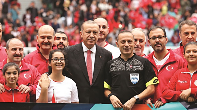 Cumhurbaşkanı Erdoğan, Diyarbakır Stadyumu’nun açılışı ve Gençlik Festivali kapanış törenine katıldı.