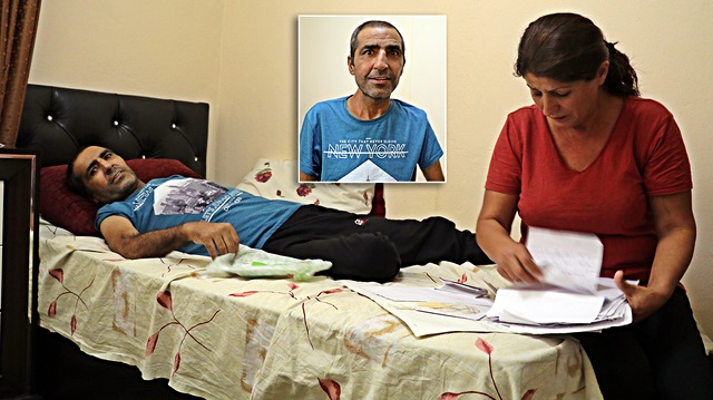Okuma yazma bilmeyen mağdur adam, ablasının evinde kanserle mücadele ediyor. 
