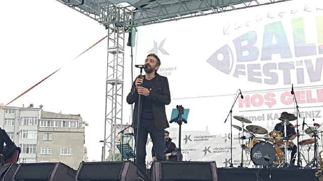 Resul Dindar, balık festivali için Küçükçekmece'de sahne aldı.
