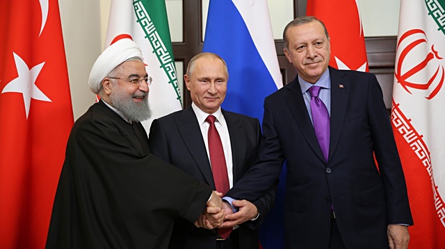 Soçi'deki Suriye Zirvesi'nde İran Cumhurbaşkanı Hasan Ruhani, Rusya Devlet Başkanı Vladimir Putin ve Cumhur- başkanı Recep Tayyip Erdoğan görüş birliğine varmıştı.