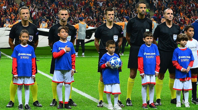 Galatasaray-Schalke 04 maçının hakemi Bastien ve yardımcıları.