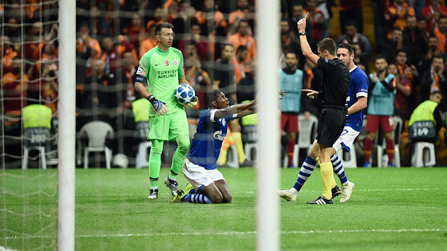 Fernando Muslera, Galatasaray-Schalke 04 maçında yaptığı kurtarışlarla dikkat çekti.