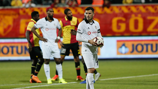 Oğuzhan Özyakup, Göztepe maçında penaltı vuruşundan yararlanamadı.