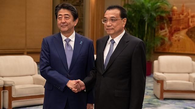 Chinese Premier Li Keqiang and Japanese Prime Minister Shinzo Abe