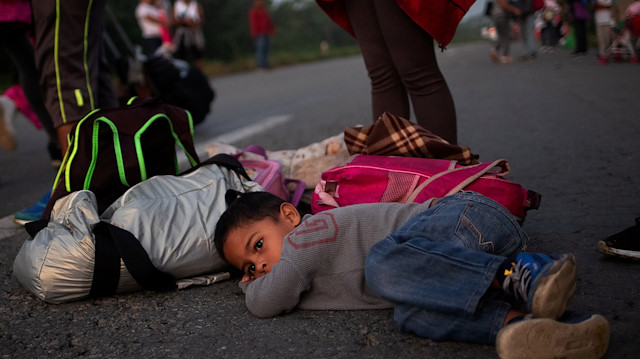ABD Başkanı Trumo, Guatemala, Honduras ve El Salvador'dan gelen mültecilerin girişini engellemeye çalışıyor
