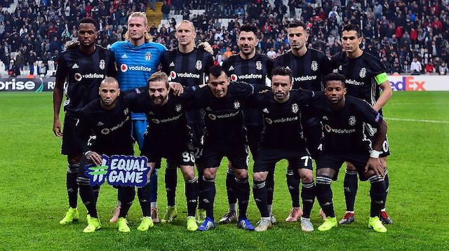 Beşiktaşlı futbolcular kötü oyunları sebebiyle Genk maçında tepki gördü. 