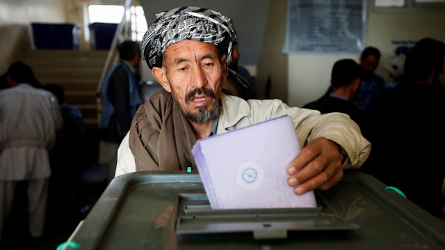 An Afghan man casts his vote during the parliamentary election at a polling station in Kabul, Afghanistan October 21, 2018. 