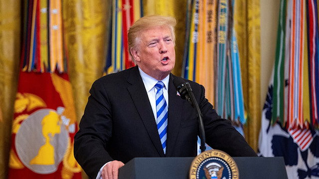 Trump, ABD’nin güney sınırına yaklaşan göçmenleri durdurmak amacıyla güney sınırına asker yığacağı uyarısını da tekrar etti.