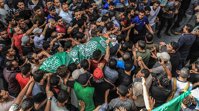 Arşiv: İsrail işgal güçleri, Filistinlilerin barışçıl gösterilerine gerçek mermi kullanarak saldırıyor. Geçtiğimiz günlerde işgal güçlerinin açtığı ateş sonucu 17 yaşındaki Filistinli genç şehit olmuştu.