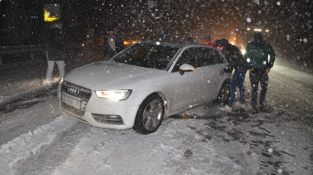 Akseki-Seydişehir kara yolu tipi ve fırtına nedeniyle trafiğe kapandı